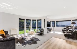 8 Glengavel Grove, Papakowhai
