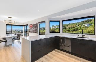 8 Glengavel Grove, Papakowhai