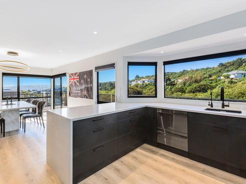 8 Glengavel Grove, Papakowhai
