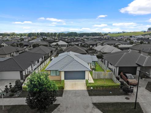 18 Twin Parks Rise, Papakura