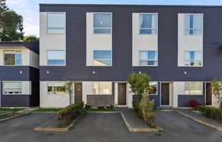 9/8 Thatcher Crescent, Crofton Downs