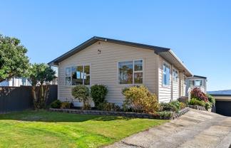 32 Brooker Grove, Newlands