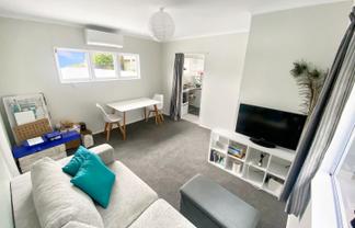 B/27 Kellsmere Crescent, Island Bay