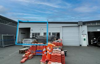 High-Stud Corner Unit with Exposure