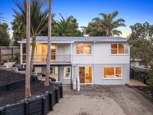 42 Lauderdale Road, Birkdale