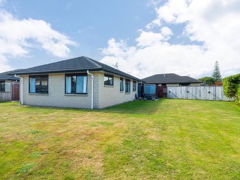 24 Ian Peter Way, Otaki