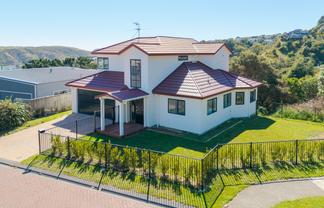 2 Cromarty Place, Papakowhai