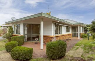 1/8 Kathleen Place, Rainbow Point