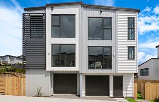 3 & 4/1088 Beach Road, Torbay