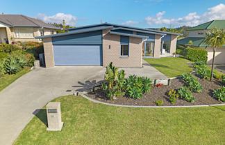 61 Roberta Crescent, Orewa