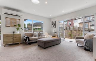 2/58 Botany Road, Botany Downs
