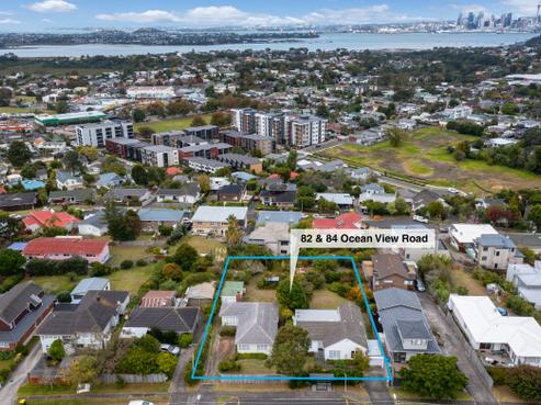 84 Ocean View Road, Northcote