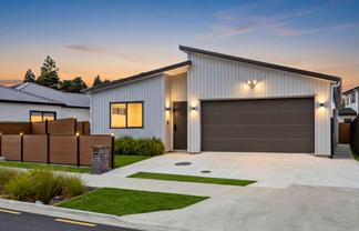 18 & 20 Furlough Road, Opaheke