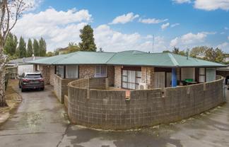 17 Woodham Courts, Linwood