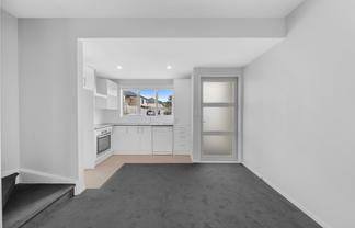 15/11 Ray Small Drive, Papakura
