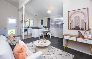 22B Akron Grove, Totara Park