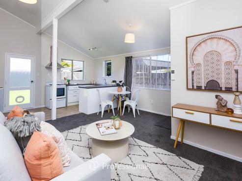 22B Akron Grove, Totara Park