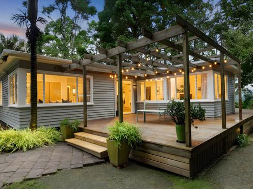 1 Valley View Road, Titirangi