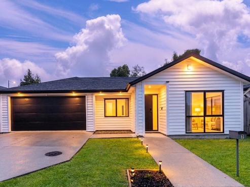7 Hard Beech Street, Takanini