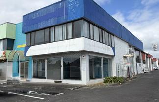330sqm Showroom & Warehouse - Must Sell
