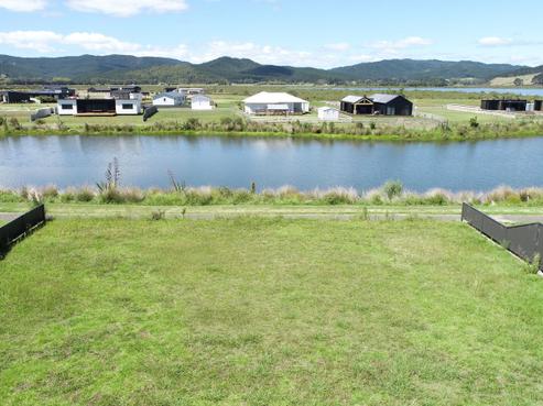 330 Harbour Drive East, Matarangi