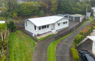 3 Jonathan Way, Paparangi