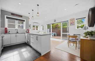 2/14 Hogans Road, Glenfield