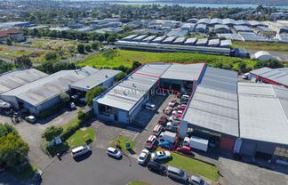 Pristine Saint Johns Unit with Yard - 772sqm