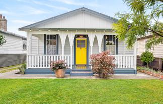 921 Willowpark Road North, Mayfair