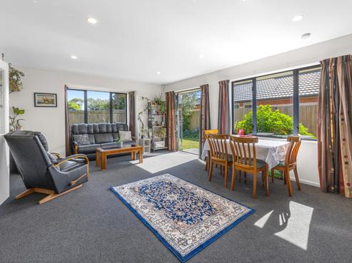 6 Sheraton Place, Redwood
