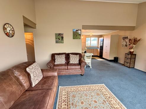 2/64 Hensley Street, Gladstone