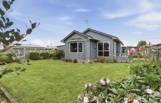 100 Hendersons Line, Marton