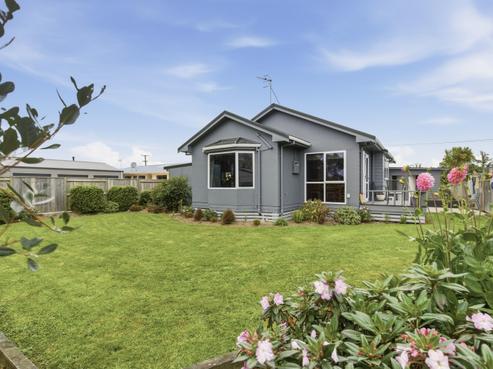 100 Hendersons Line, Marton
