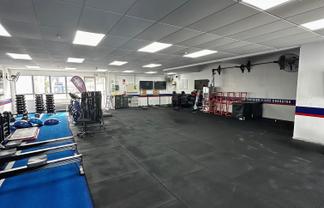 High-Exposure 250sqm Space - Glen Eden
