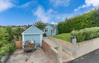 8 Dalry Street, Mornington