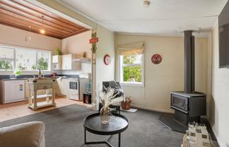 8 Dalry Street, Mornington