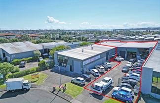 HIGH STUD WAREHOUSE WITH AMPLE PARKING
