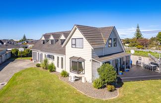 18 Warwick Place, Springvale