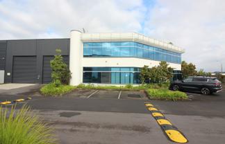 Road front office/warehouse