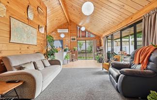 43A Thomas Crescent, Western Heights