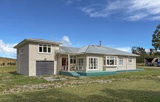 5669A West Coast Road, Springfield