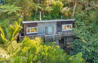 45 Takahe Road, Titirangi
