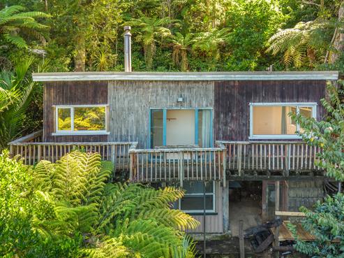 45 Takahe Road, Titirangi