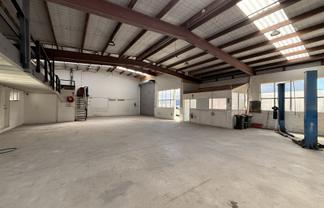 Functional Rosebank warehouse with yard options