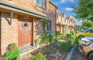 4/6 Quiet Woman Way, Monaco