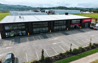 Brand New Customisable Drury Trade Units | 464 m2