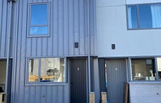 3 Te Ara O Te Amo Hohipene, Petone