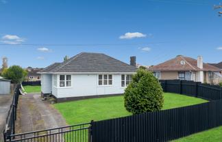 18 Crown Crescent, Otara