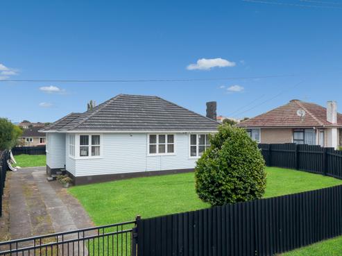 18 Crown Crescent, Otara