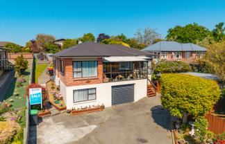 22a Maltby Avenue, West End